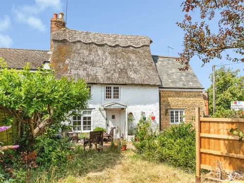 The Green, Chelvestonphoto