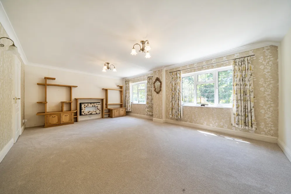 Blackhouse Road, Colgate, RH13 photo 3