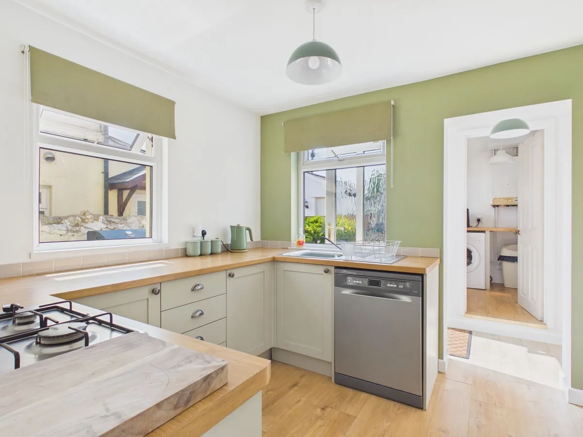 Park Crescent, Barry, CF62