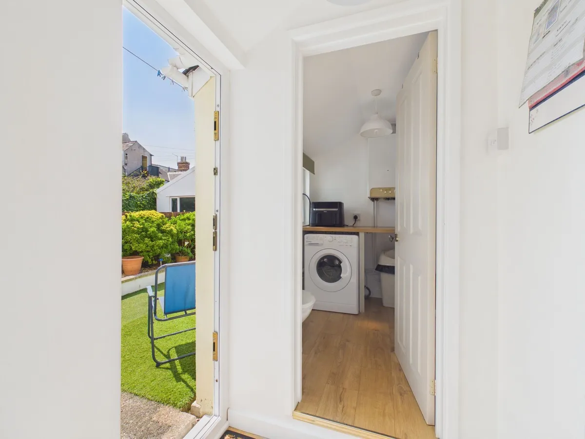 Park Crescent, Barry, CF62
