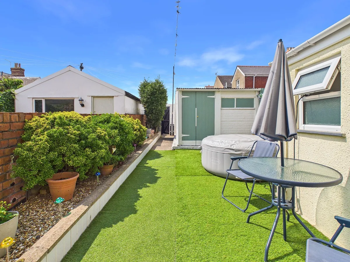 Park Crescent, Barry, CF62