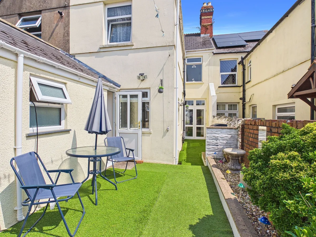 Park Crescent, Barry, CF62
