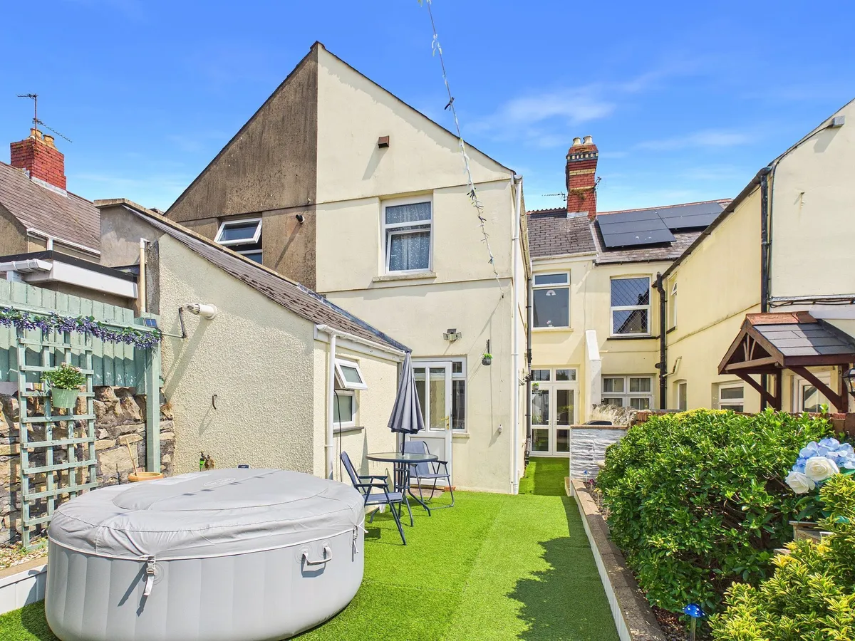 Park Crescent, Barry, CF62