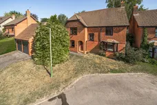 Hughes Close, Marlborough, SN8 photo 1
