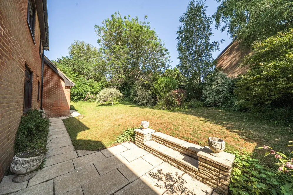 Hughes Close, Marlborough, SN8 photo 3