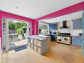 Collingwood Avenue, Surbiton thumb 3