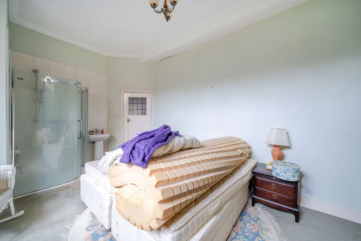 Old Woking Road, West Byfleet, KT14 photo 8