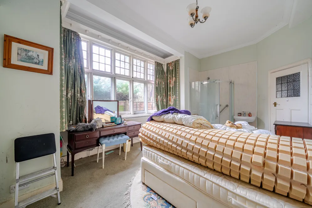 Old Woking Road, West Byfleet, KT14 photo 9