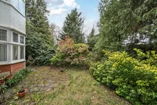 Old Woking Road, West Byfleet, KT14 photo 11