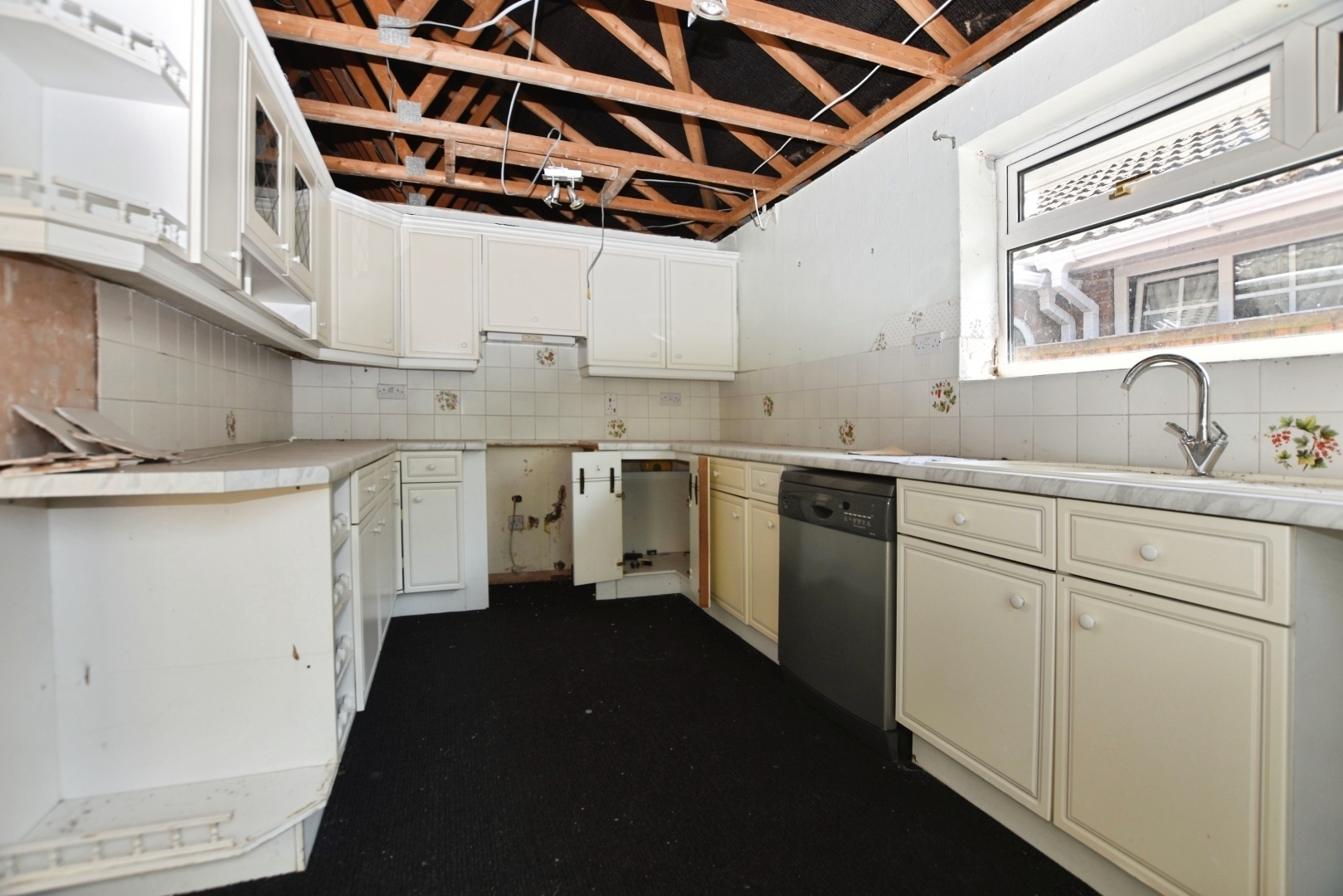 Cedarwood Drive, Hull Image 4