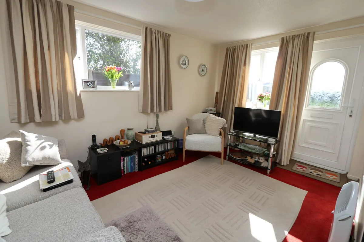 Meadowcroft, Rhoose CF62