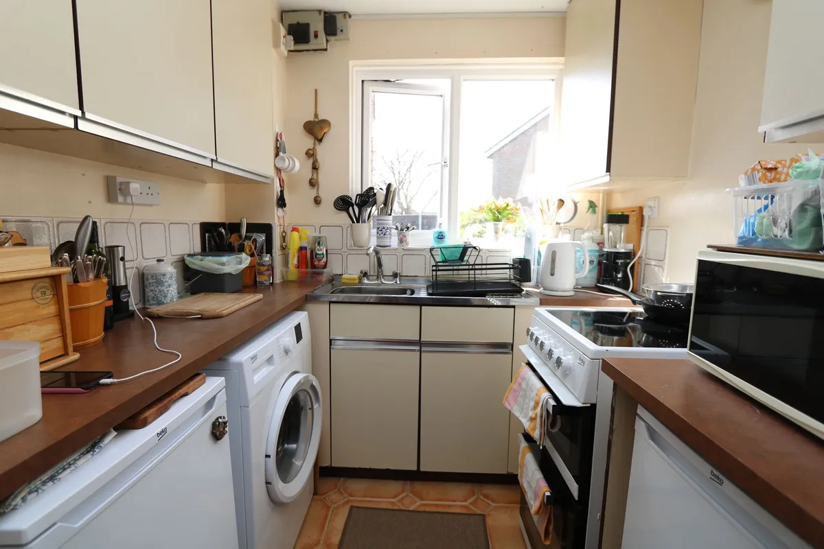 Meadowcroft, Rhoose CF62