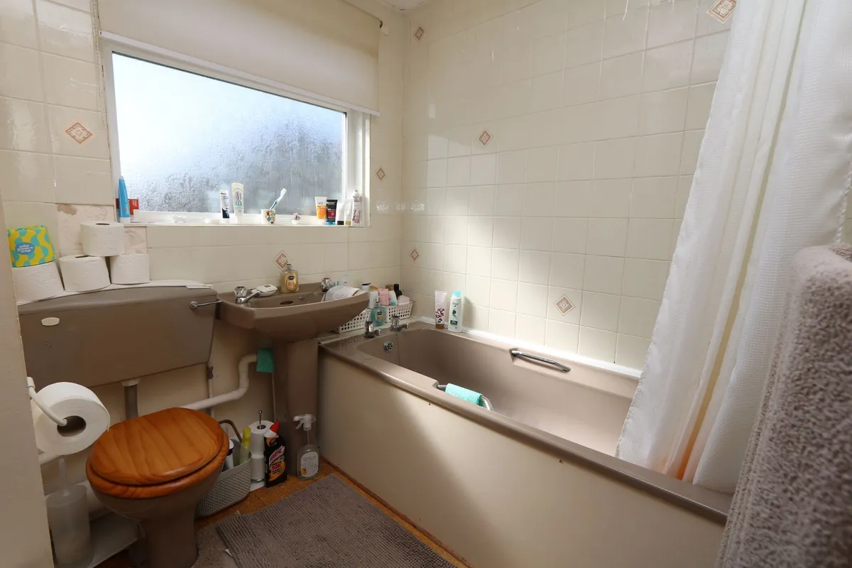 Meadowcroft, Rhoose CF62