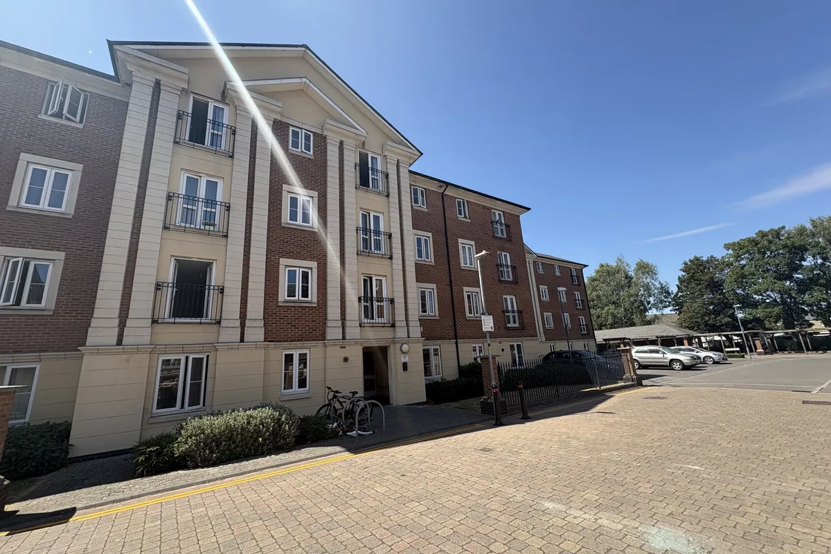 Brunel Crescent, SWINDON
