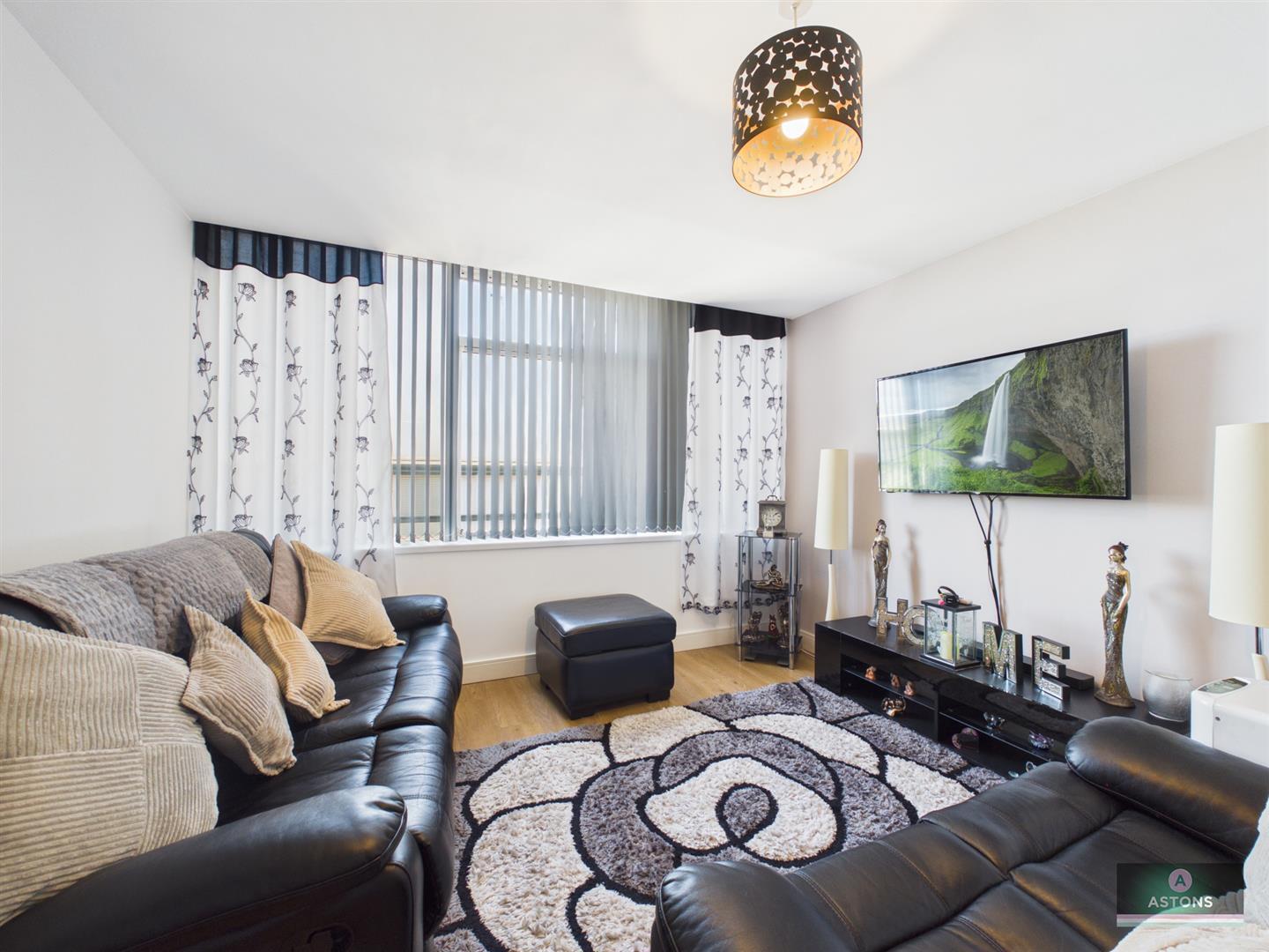 London Road, Lowfield Heath Image 3