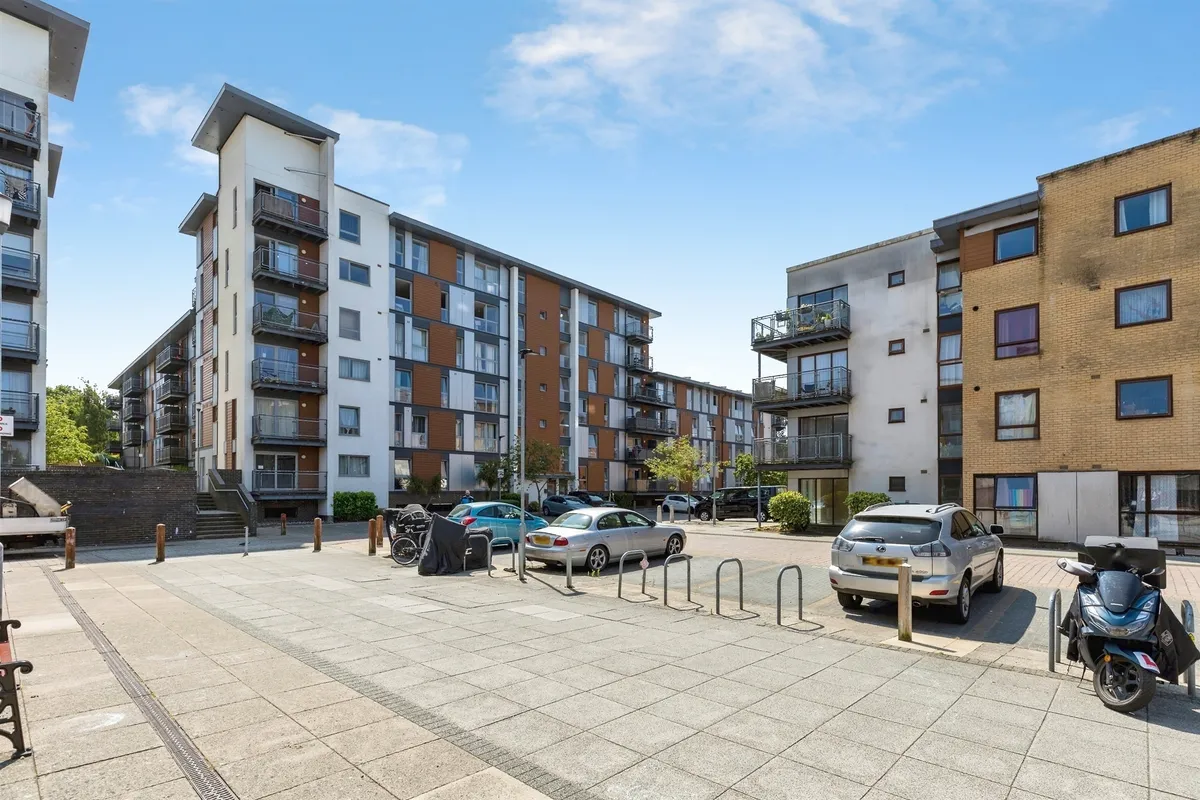 Commonwealth Drive, Crawley