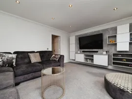 Salix Court, HULL thumb 2