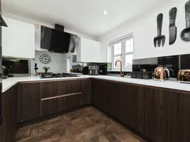 Salix Court, HULL thumb 3