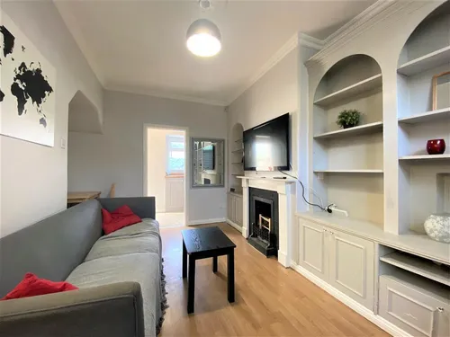 Derinton Road, LONDONphoto