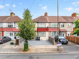 Tamworth Lane, Mitcham photo