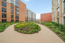 1 Marketfield Way Redhill RH1 photo 3