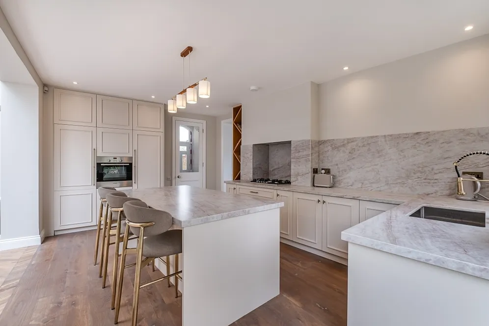 Clapham Common North Side London SW4 photo 12