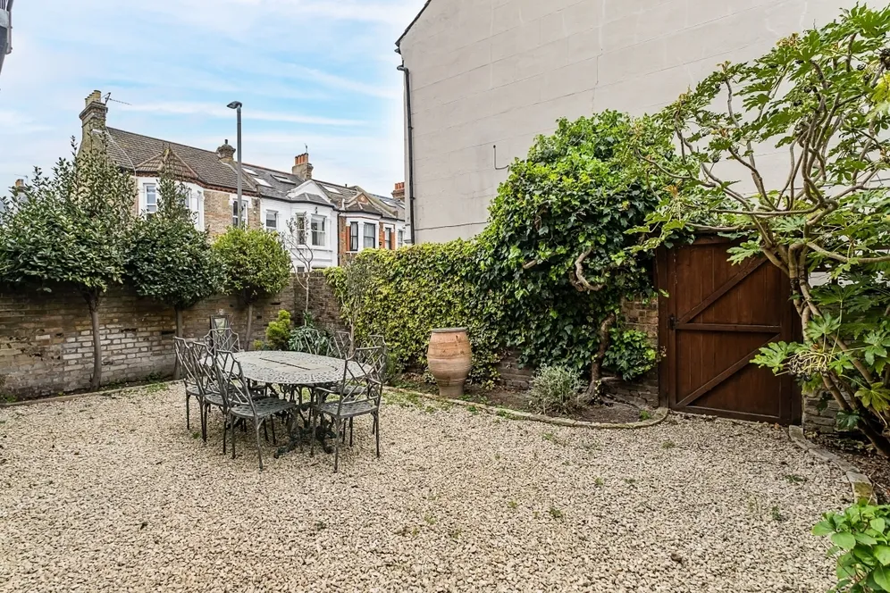 Clapham Common North Side London SW4 photo 21