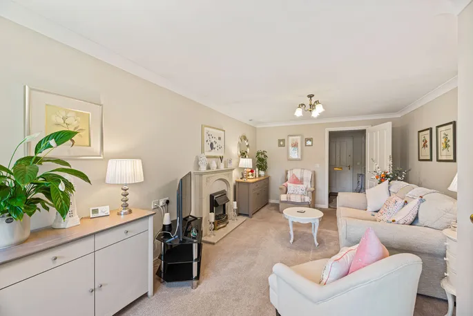 Property carousel image 3