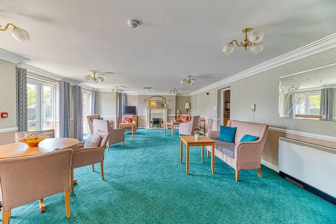 Property carousel image 12