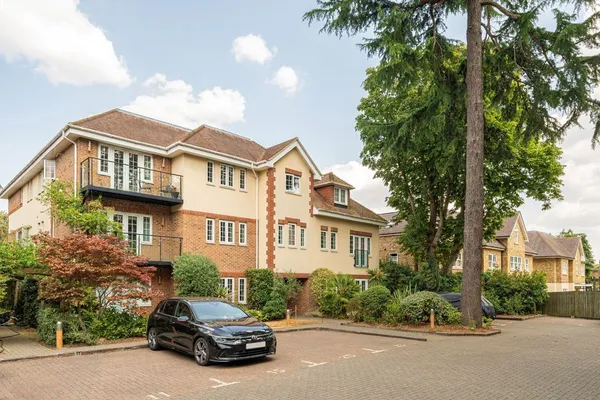Sheerwater Road, Addlestone, KT15 photo 1