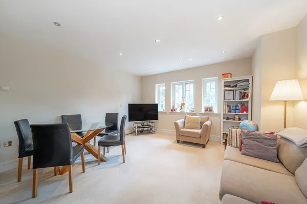 Sheerwater Road, Addlestone, KT15 photo 2