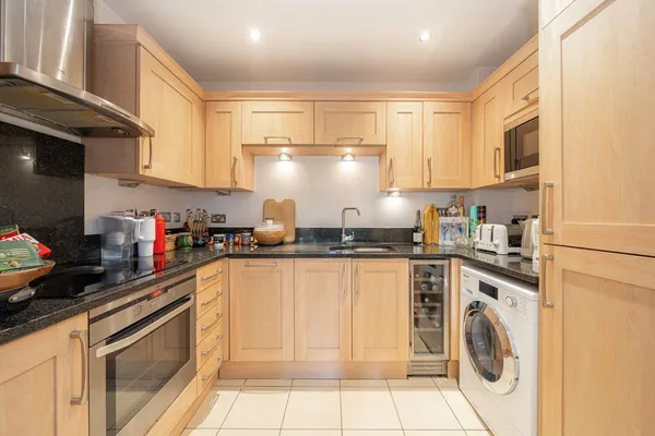 Sheerwater Road, Addlestone, KT15 photo 3