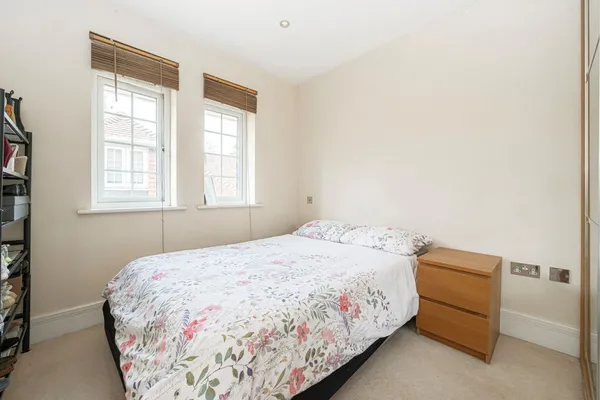 Sheerwater Road, Addlestone, KT15 photo 5