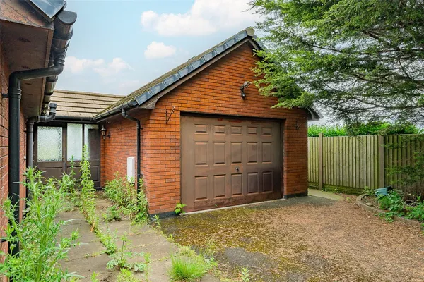 Church Lane, Lydiate, L31 photo 16