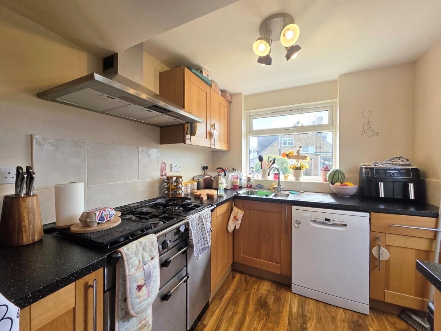 Manor Close, Harpole, Northampton Image 7