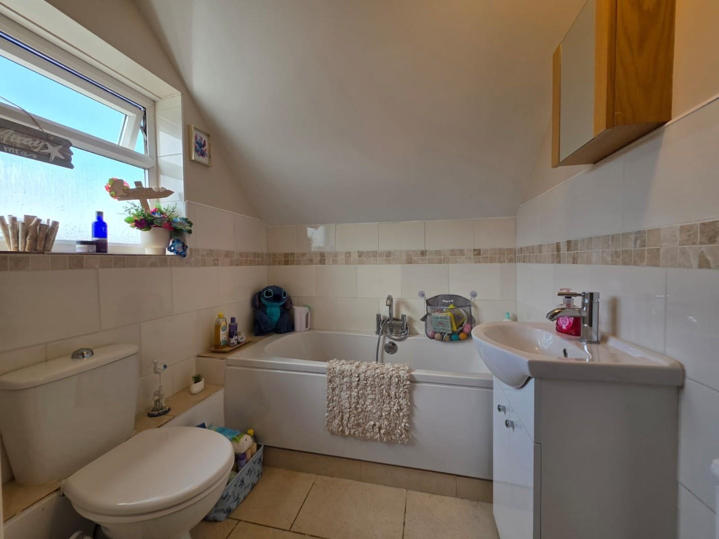 Manor Close, Harpole, Northampton Image 13