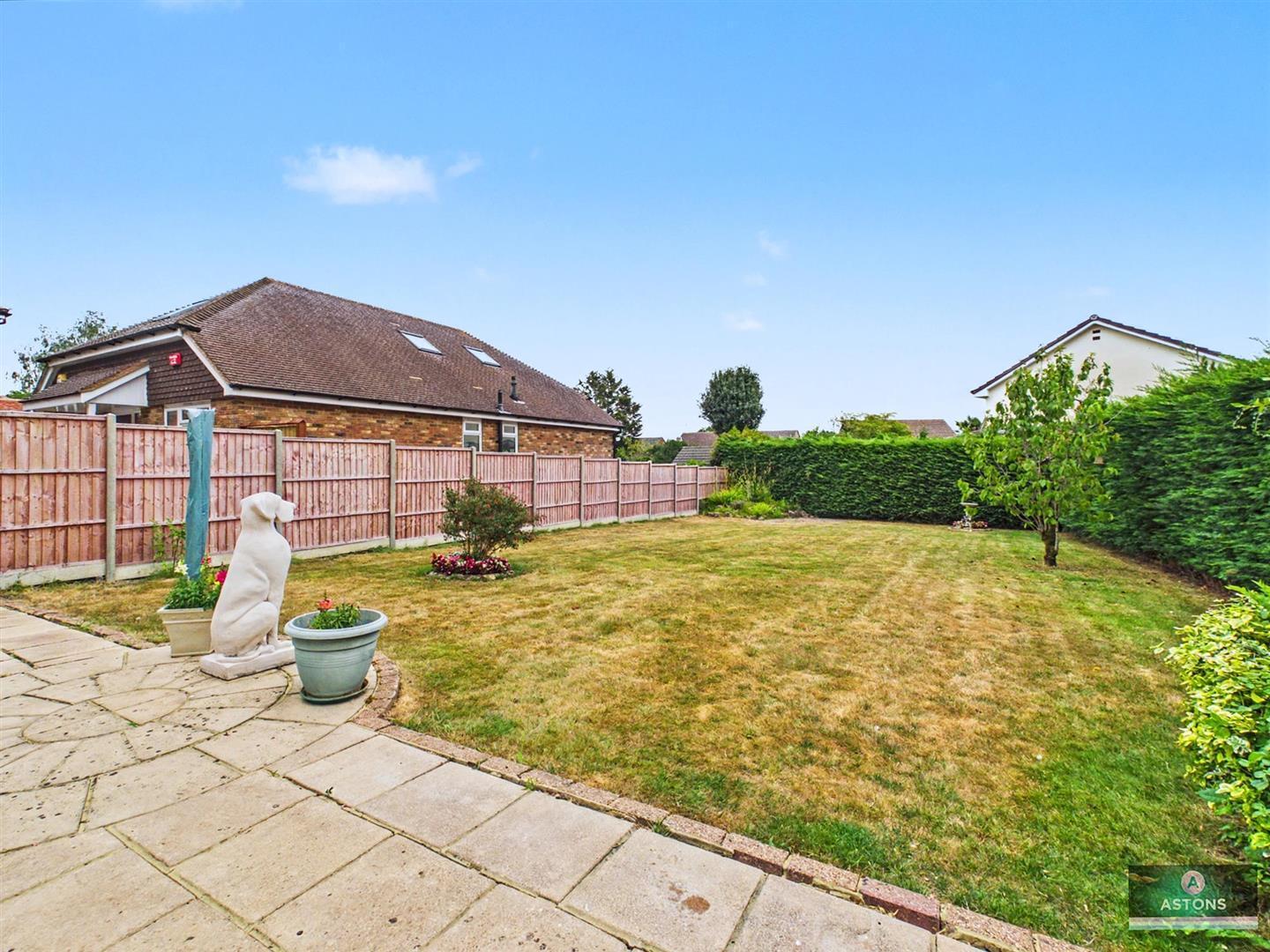 Peverel Road, Ifield, Crawley Image 2