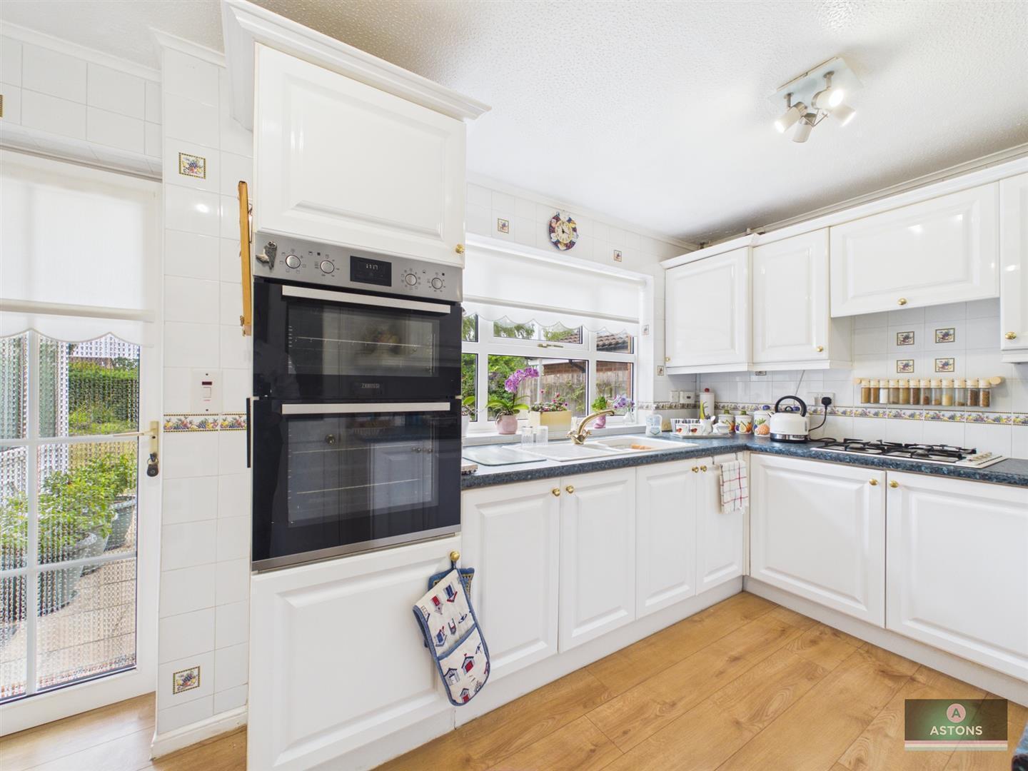 Peverel Road, Ifield, Crawley Image 4