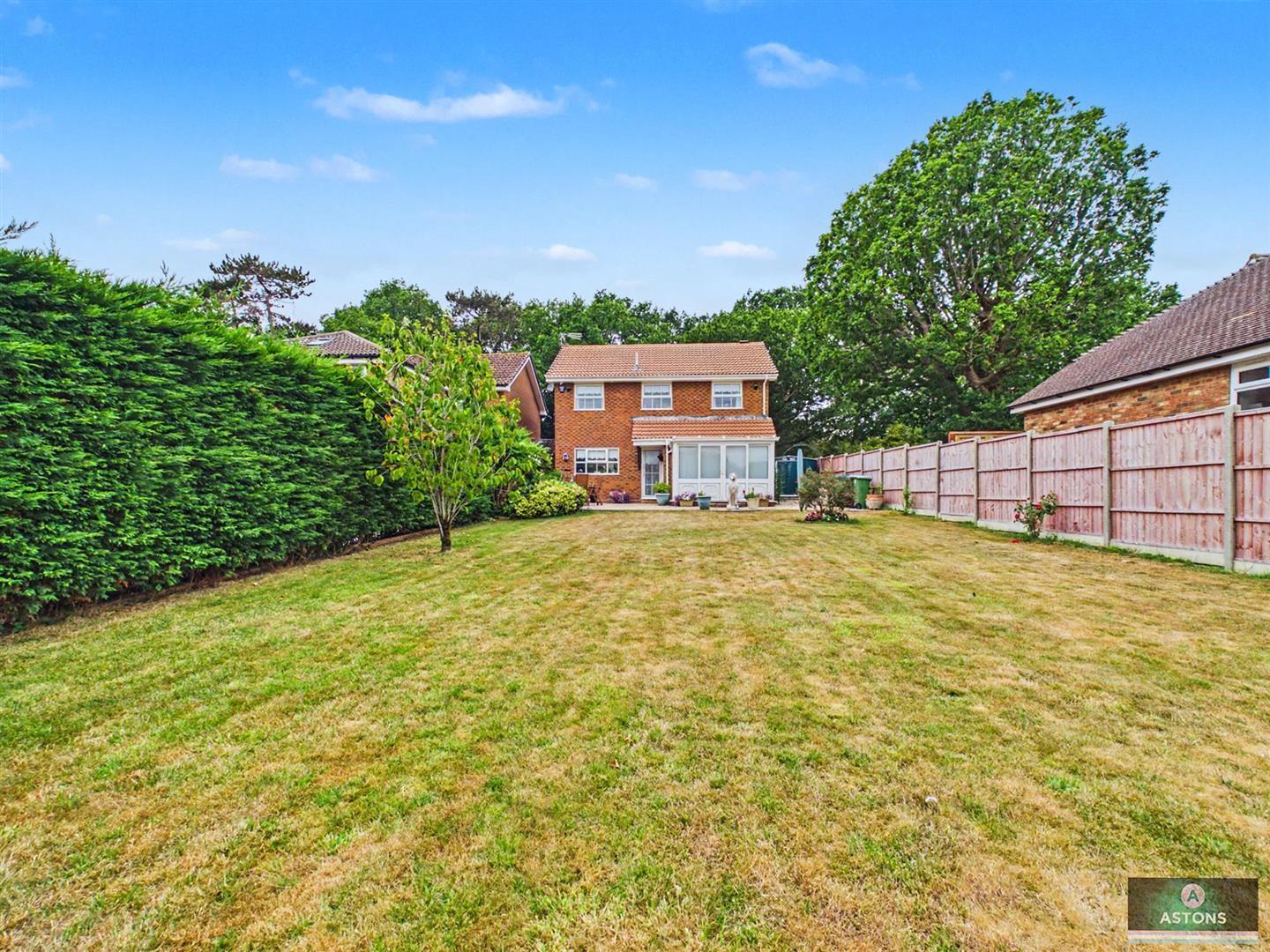 Peverel Road, Ifield, Crawley Image 8