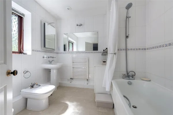 Ladyegate Close, Dorking, RH5 photo 12