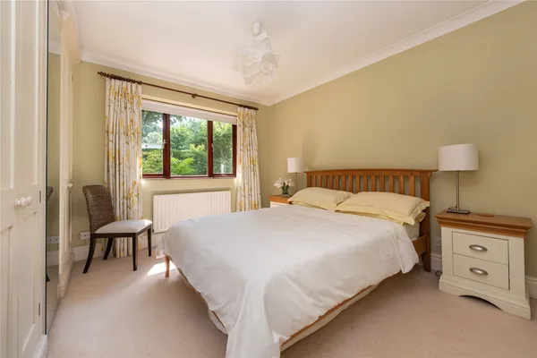 Ladyegate Close, Dorking, RH5 photo 13