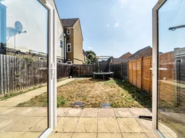 Woodend Close, Grays thumb 3