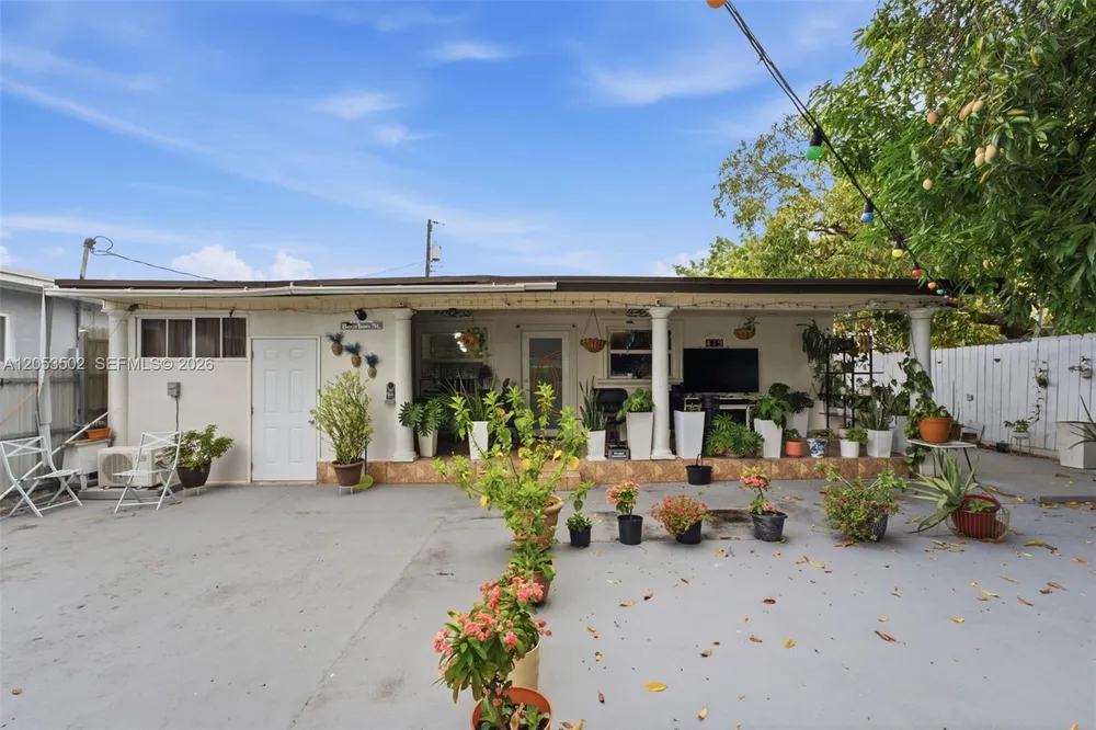 419 SE 3rd St, Hialeah, FL 33010