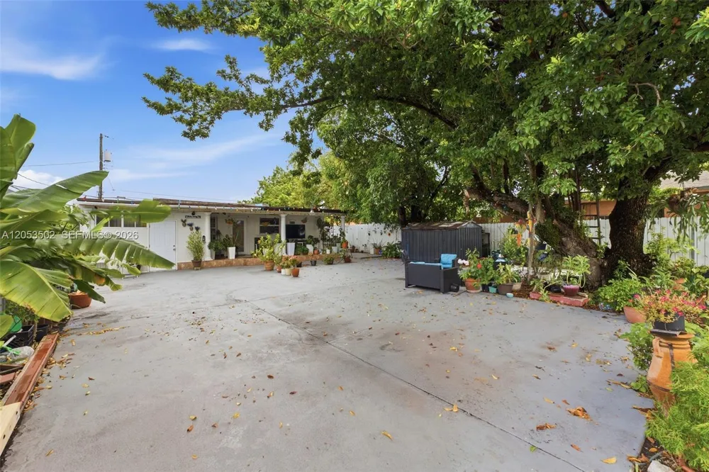 419 SE 3rd St, Hialeah, FL 33010