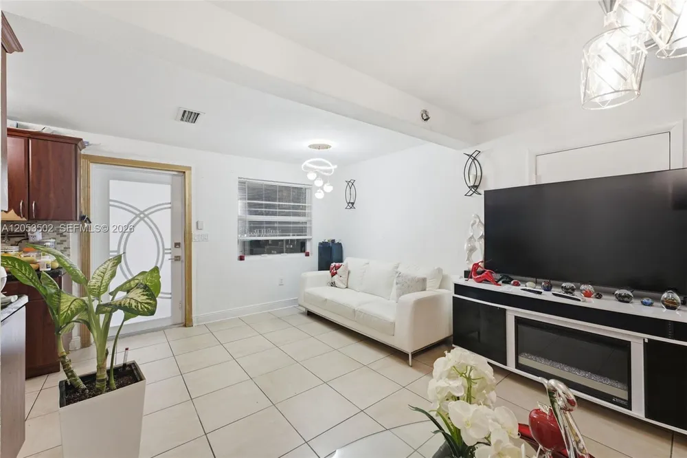 419 SE 3rd St, Hialeah, FL 33010