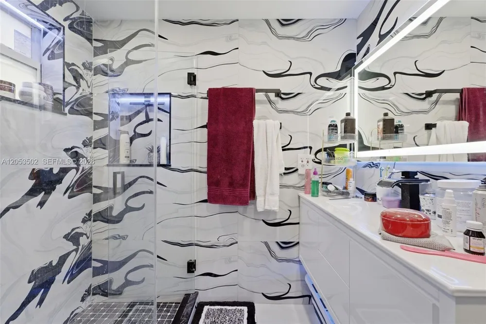 419 SE 3rd St, Hialeah, FL 33010