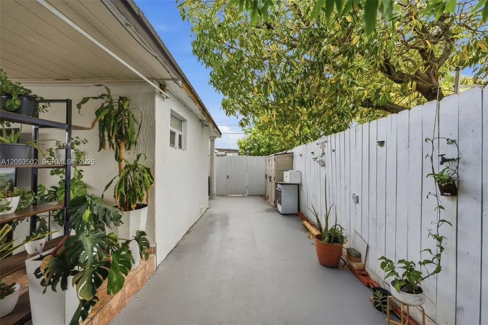 419 SE 3rd St, Hialeah, FL 33010