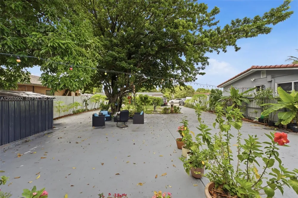 419 SE 3rd St, Hialeah, FL 33010