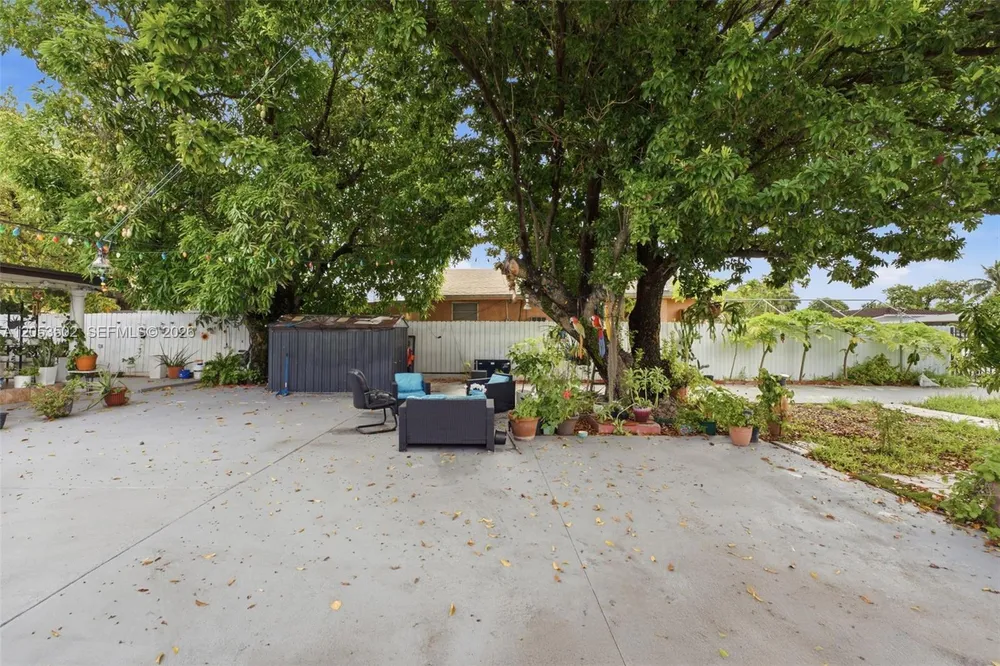 419 SE 3rd St, Hialeah, FL 33010