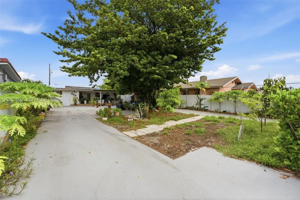 419 SE 3rd St, Hialeah, FL 33010